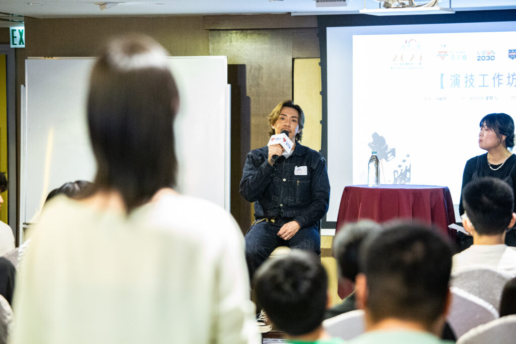 同學都很踴躍把握發問機會，向宣傳大使張繼聰請教演戲技巧