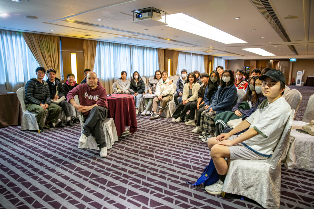 吳煒倫與「打開度橋之門工作坊」參加者大合照。