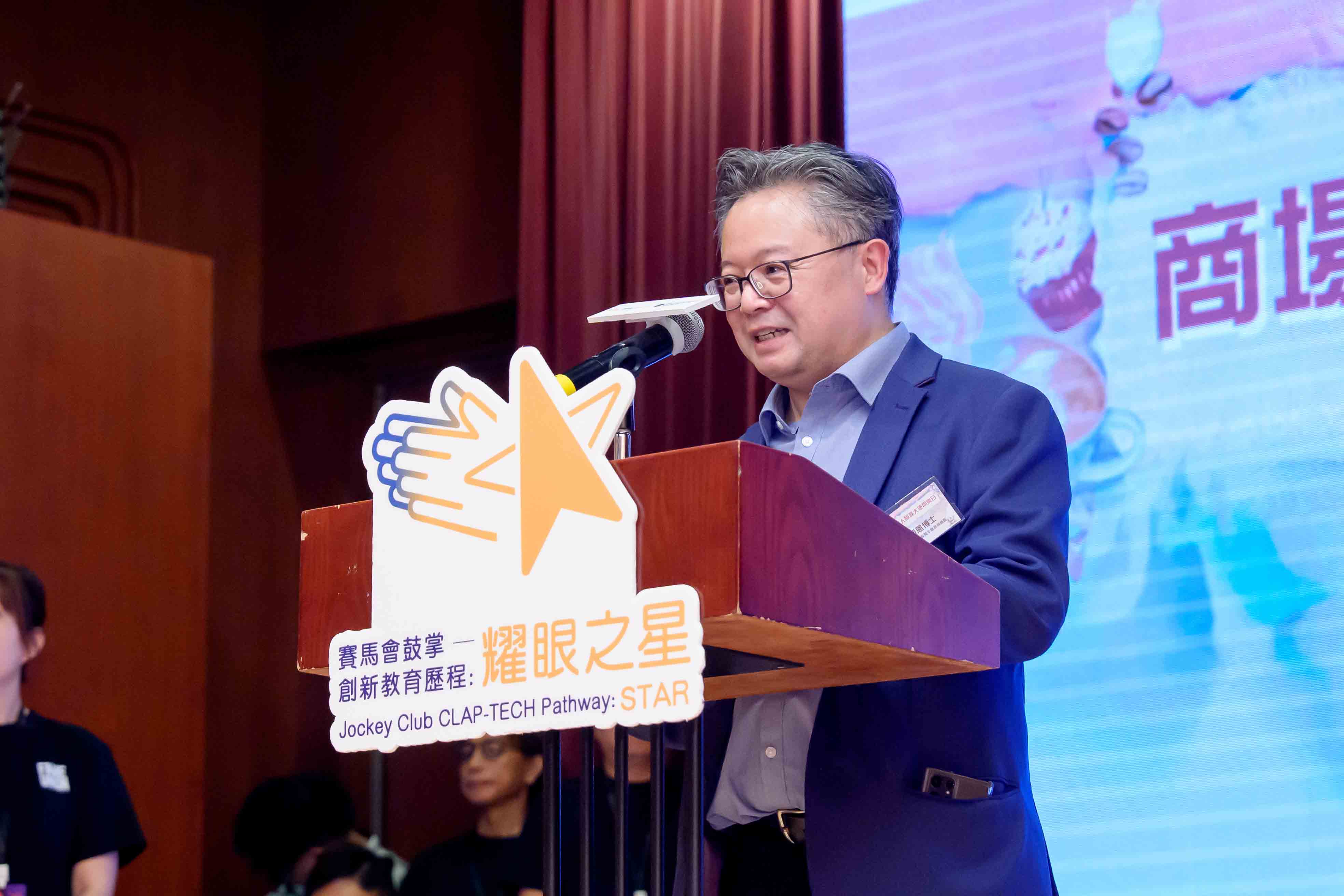 香港中華基督教青年會教育總監萬頴恩博士於頒獎儀式上表示,教育的價值在於讓每位學生找到自己發光的位置。該課程不僅傳授實用技能,更著重培養自信與職業素養。