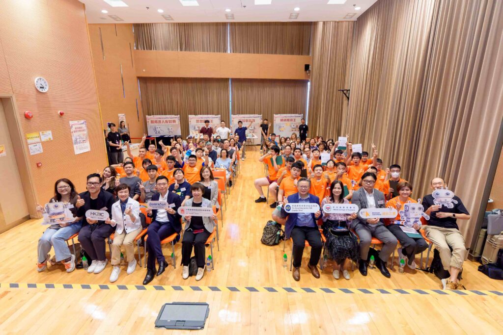 由香港賽馬會慈善信托基金策動及捐助、青年會專業書院(YMCACOC)主辦之「賽馬會鼓掌－創新教育歷程：耀眼之星」應用學習調適課程計劃成果盛典——首屆「商場機械人服務大使」課程頒獎儀式暨同樂日，於2025年7月26日假旺角香港遊樂場協會優才發展及交流中心圓滿舉行。