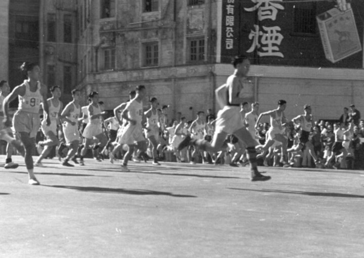 1947年 舉辦首屆全港公開長途賽跑，成為本港長跑賽事的先驅，推動市民參與耐力運動。