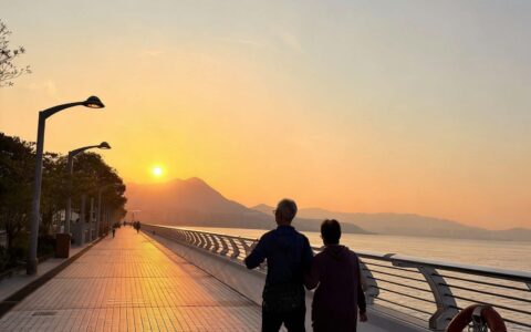 海畔黄昏，一步一印皆是相守的诗行