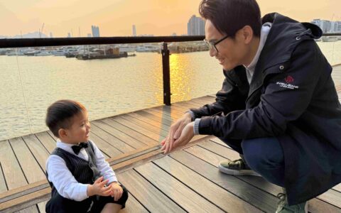 與兒子玩遊戲