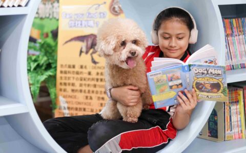 毛孩陪伴閱讀，沉浸書海，盡享靜謐幸福。